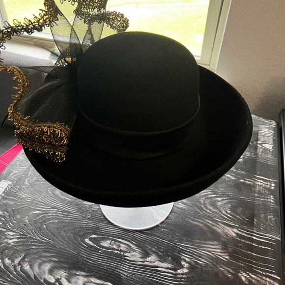 Black hat with black and gold adornment - Picture 2 of 5